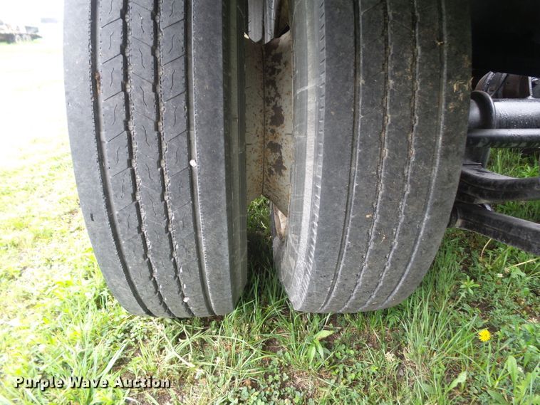 image for item HF9920 2016 Wilmar  fertilizer delivery trailer