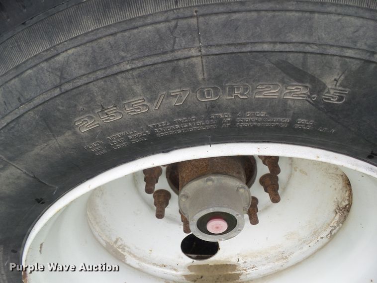 image for item HF9920 2016 Wilmar  fertilizer delivery trailer