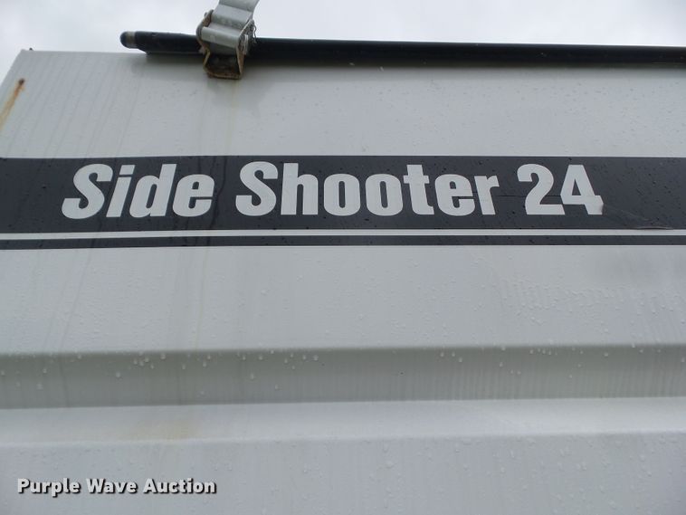 image for item HF9920 2016 Wilmar  fertilizer delivery trailer