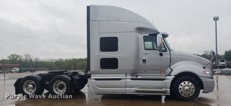 image for item HO9409 2013 International ProStar 122  semi truck