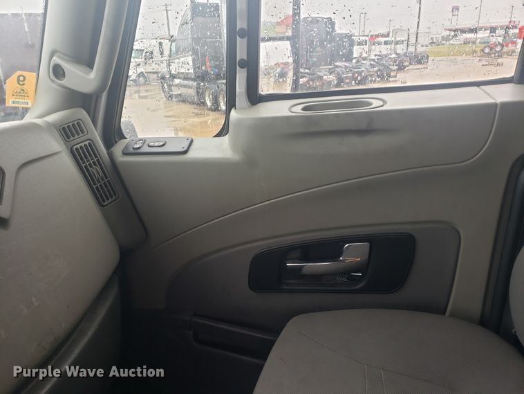 image for item HO9409 2013 International ProStar 122  semi truck