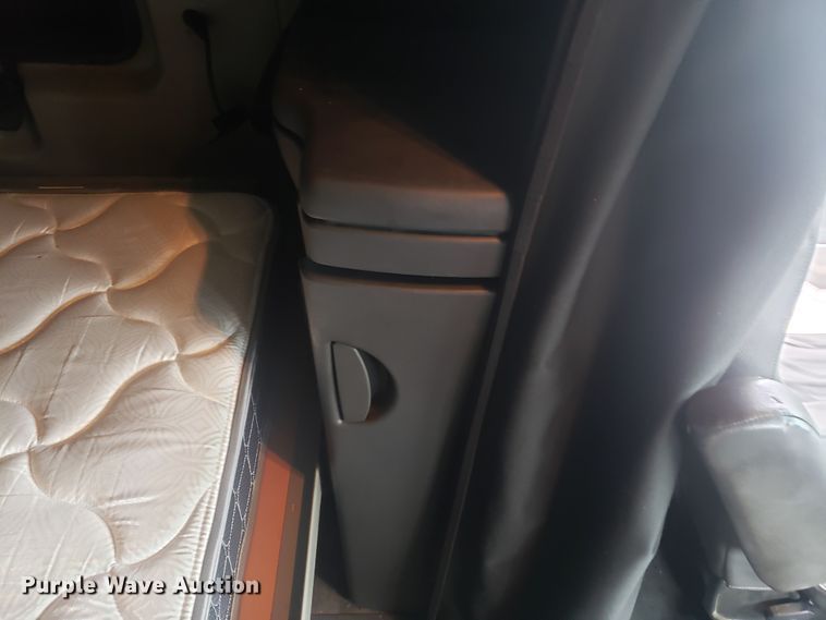 image for item HO9409 2013 International ProStar 122  semi truck