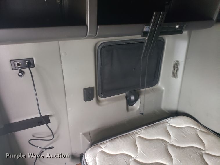 image for item HO9410 2013 International ProStar 122  semi truck