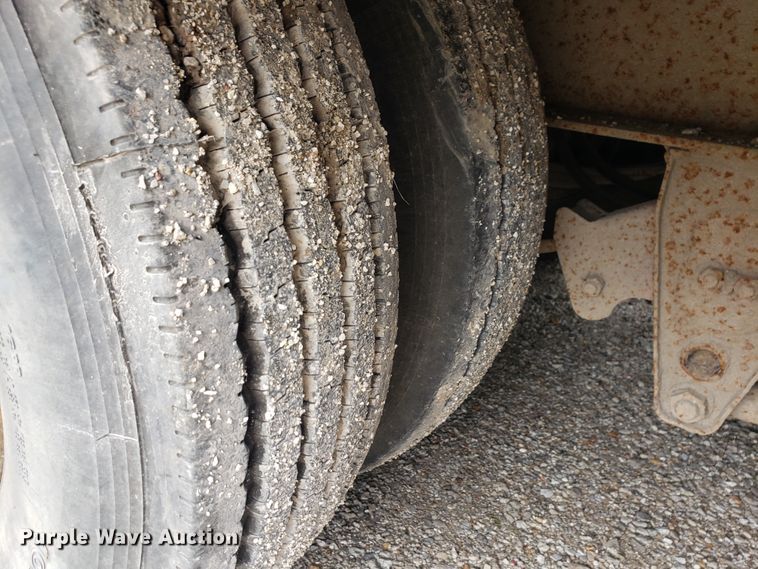 image for item HP9507 1989 Wilson  lowboy equipment trailer