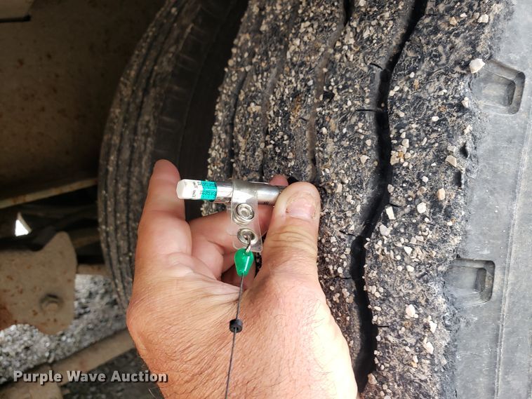 image for item HP9507 1989 Wilson  lowboy equipment trailer