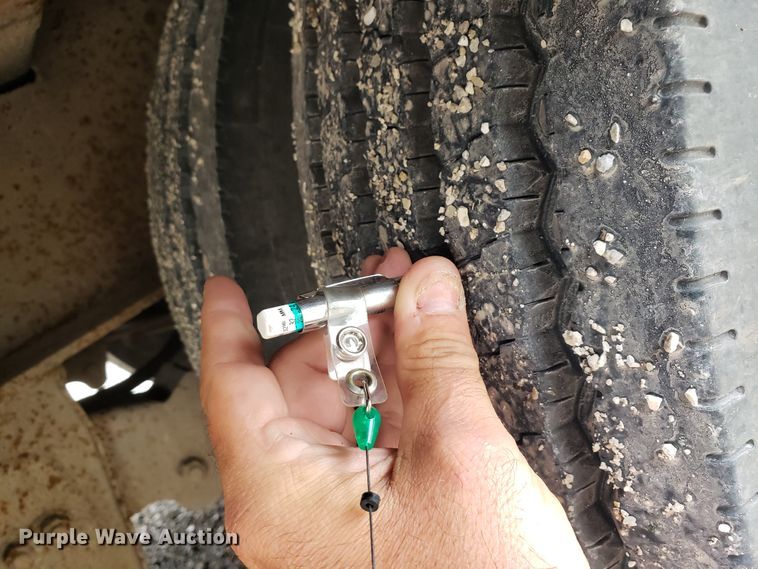 image for item HP9507 1989 Wilson  lowboy equipment trailer