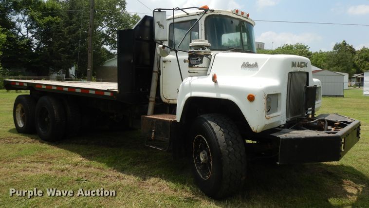 image for item HP9579 1984 Mack DM492S  flatbed truck