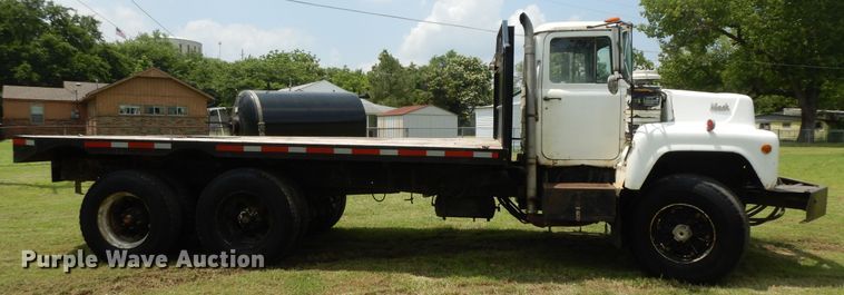 image for item HP9579 1984 Mack DM492S  flatbed truck