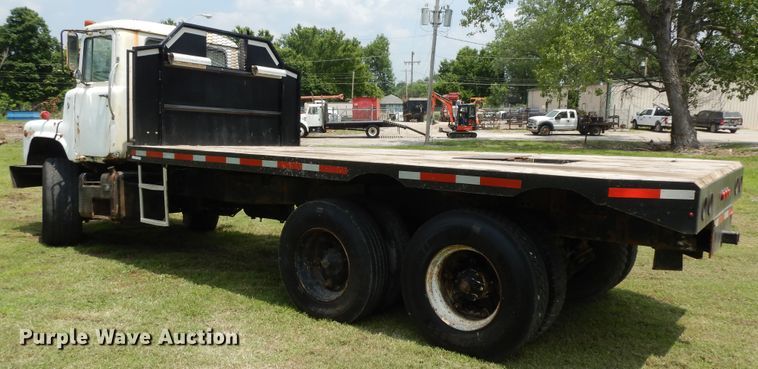 image for item HP9579 1984 Mack DM492S  flatbed truck