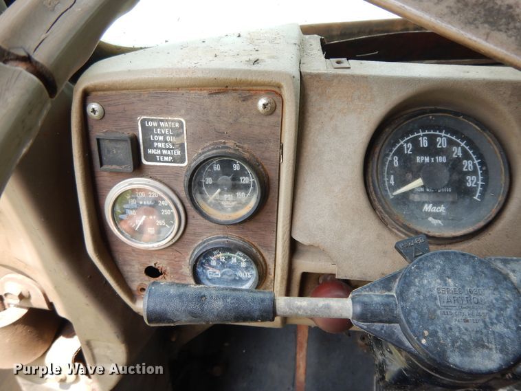 image for item HP9579 1984 Mack DM492S  flatbed truck