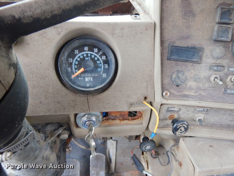 image for item HP9579 1984 Mack DM492S  flatbed truck