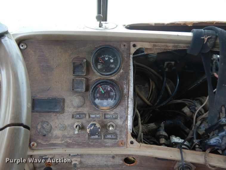 image for item HP9579 1984 Mack DM492S  flatbed truck