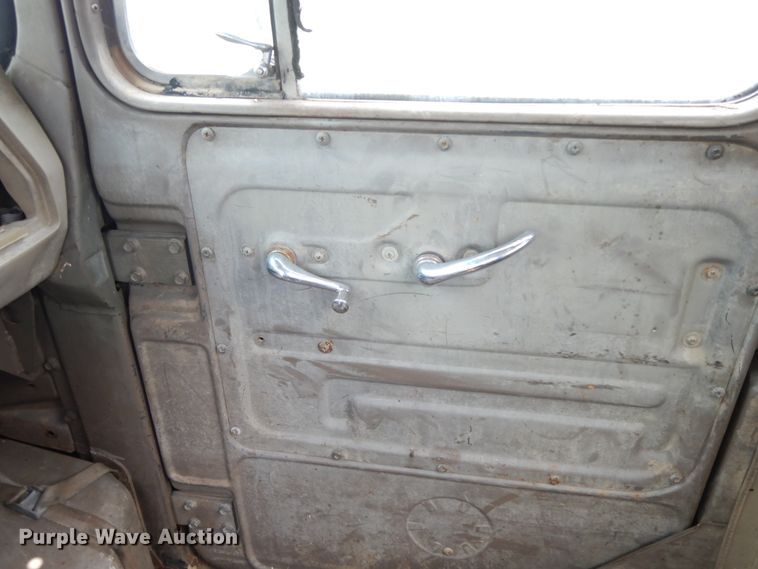 image for item HP9579 1984 Mack DM492S  flatbed truck