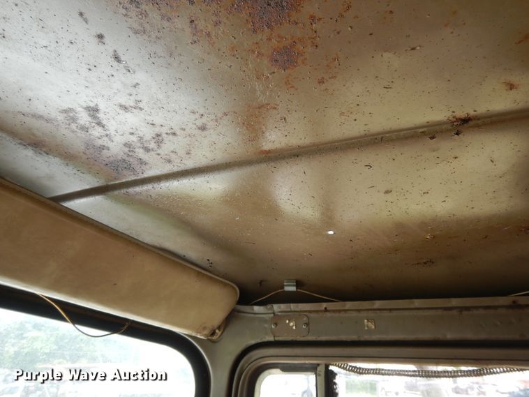 image for item HP9579 1984 Mack DM492S  flatbed truck