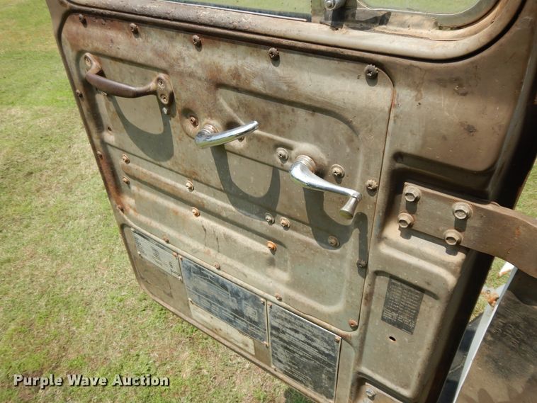 image for item HP9579 1984 Mack DM492S  flatbed truck