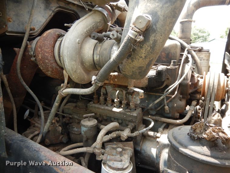 image for item HP9579 1984 Mack DM492S  flatbed truck