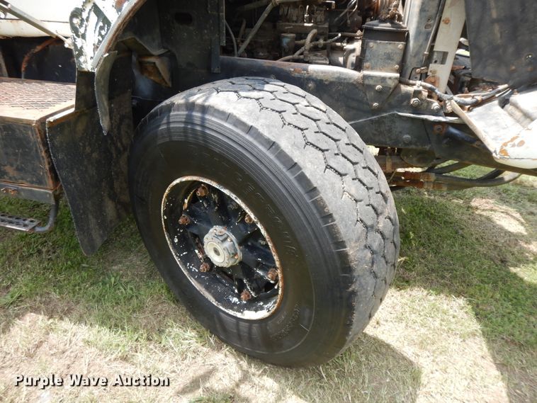 image for item HP9579 1984 Mack DM492S  flatbed truck