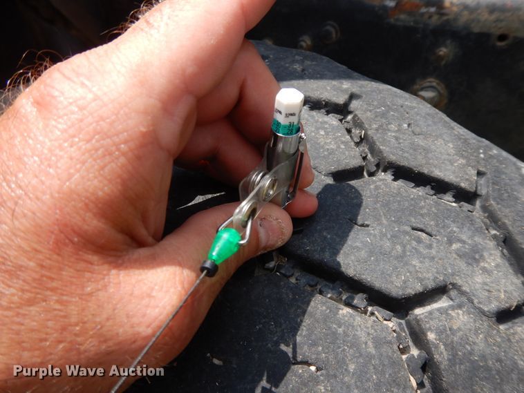 image for item HP9579 1984 Mack DM492S  flatbed truck