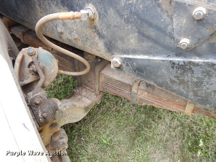 image for item HP9579 1984 Mack DM492S  flatbed truck