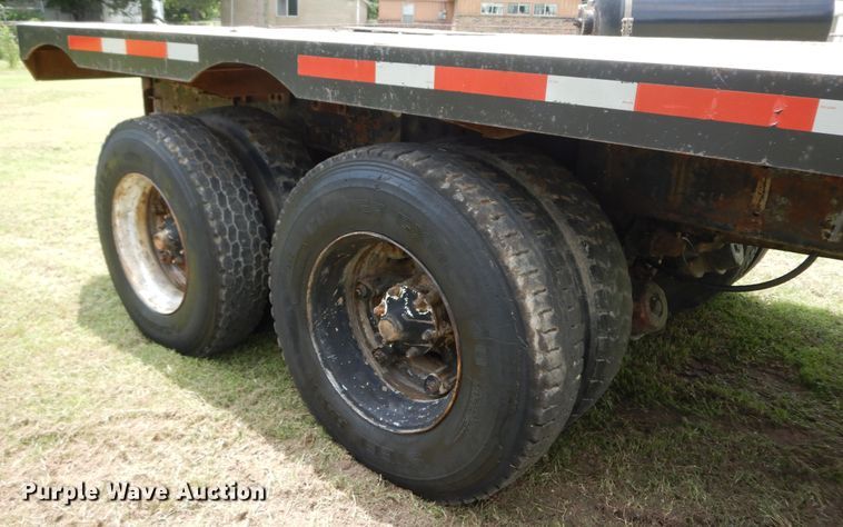 image for item HP9579 1984 Mack DM492S  flatbed truck