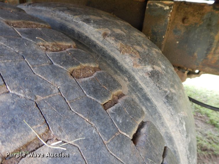 image for item HP9579 1984 Mack DM492S  flatbed truck