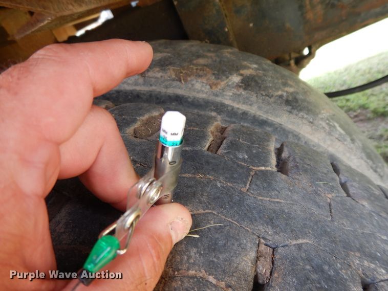 image for item HP9579 1984 Mack DM492S  flatbed truck