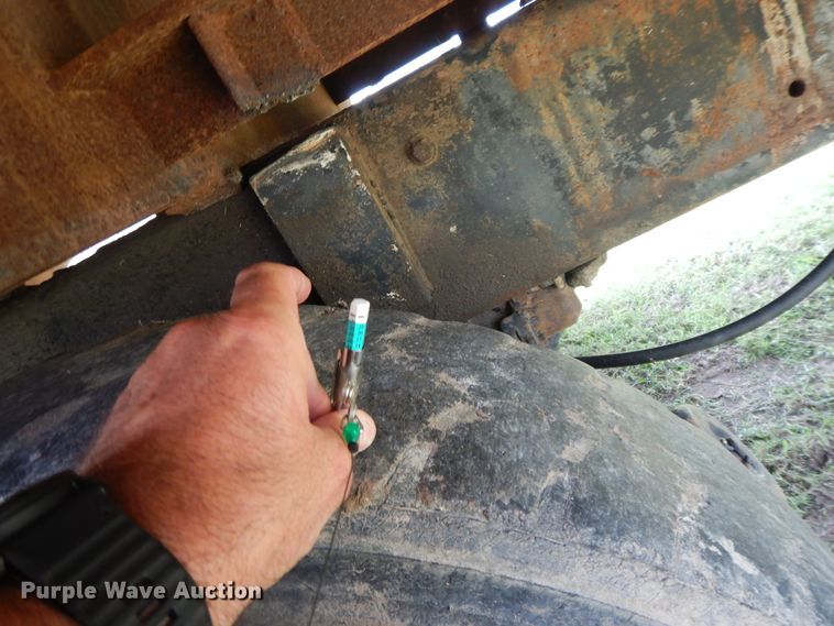 image for item HP9579 1984 Mack DM492S  flatbed truck