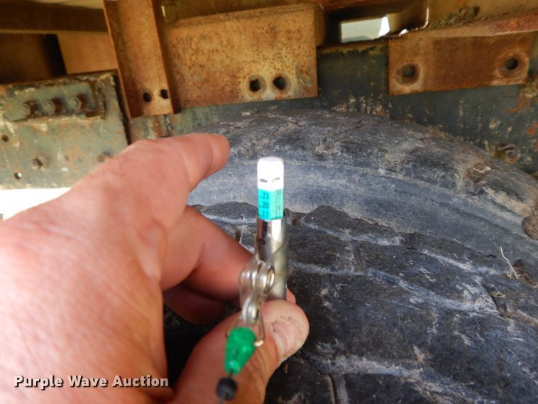 image for item HP9579 1984 Mack DM492S  flatbed truck