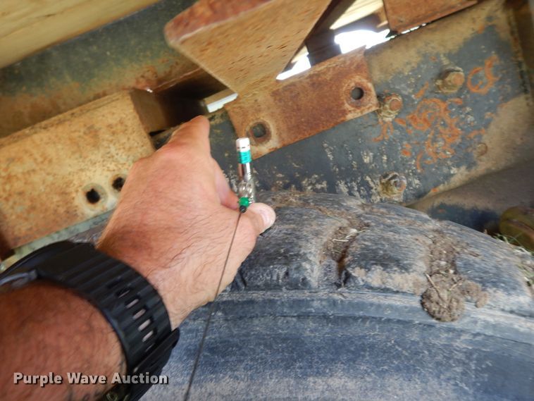 image for item HP9579 1984 Mack DM492S  flatbed truck