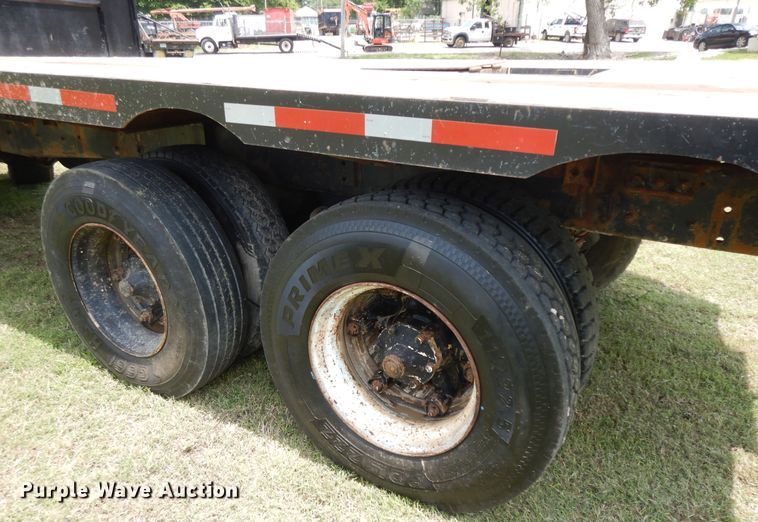 image for item HP9579 1984 Mack DM492S  flatbed truck