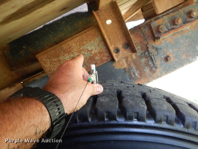 image for item HP9579 1984 Mack DM492S  flatbed truck