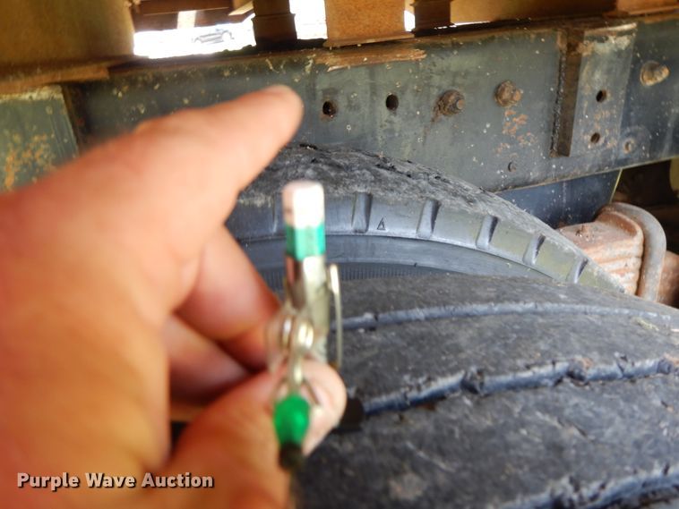 image for item HP9579 1984 Mack DM492S  flatbed truck