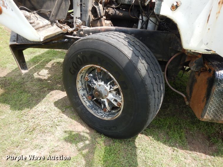 image for item HP9579 1984 Mack DM492S  flatbed truck