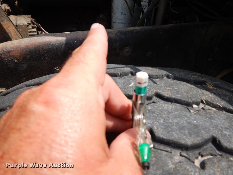 image for item HP9579 1984 Mack DM492S  flatbed truck