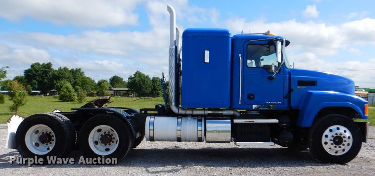 image for item HT9274 2012 Mack CHU613  semi truck