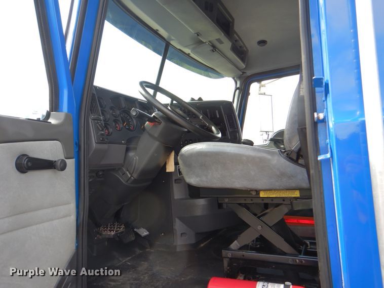 image for item HT9274 2012 Mack CHU613  semi truck