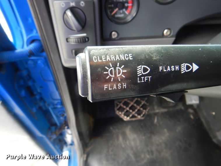 image for item HT9274 2012 Mack CHU613  semi truck