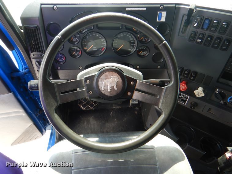 image for item HT9274 2012 Mack CHU613  semi truck