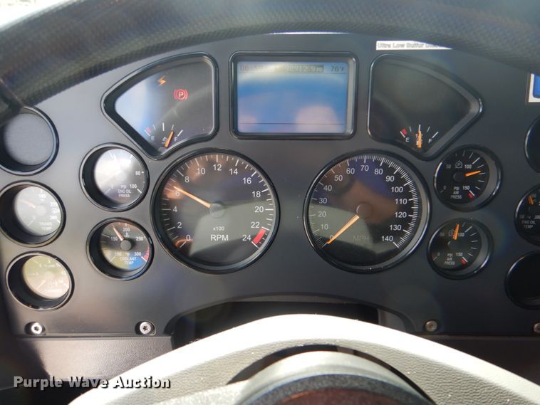 image for item HT9274 2012 Mack CHU613  semi truck