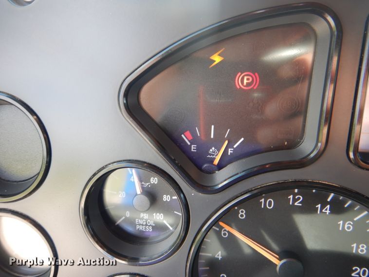 image for item HT9274 2012 Mack CHU613  semi truck