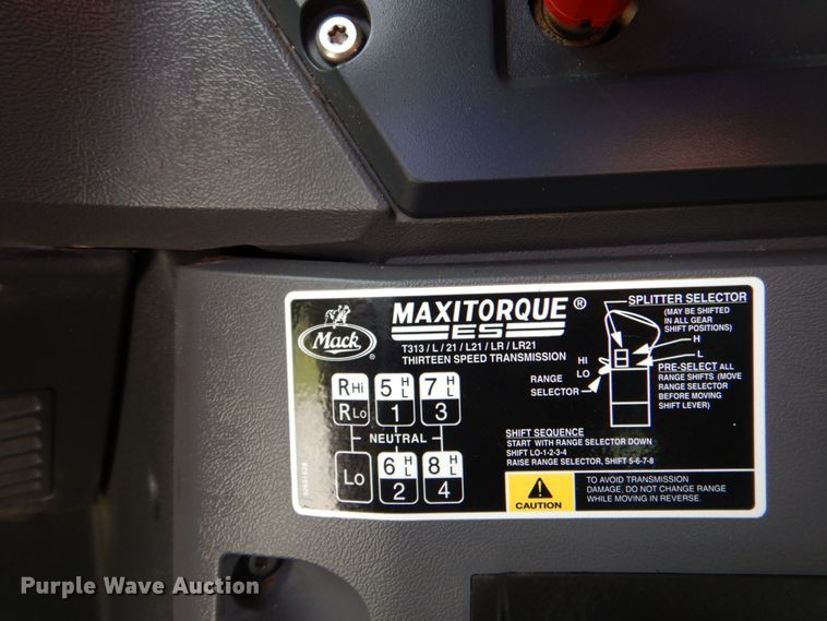 image for item HT9274 2012 Mack CHU613  semi truck