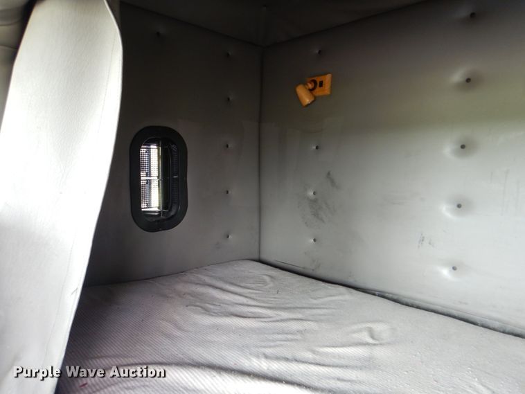 image for item HT9274 2012 Mack CHU613  semi truck