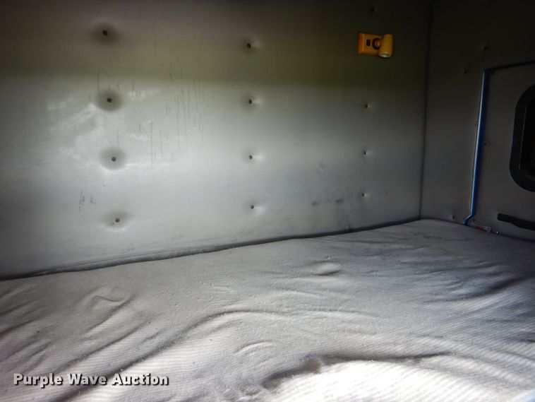 image for item HT9274 2012 Mack CHU613  semi truck