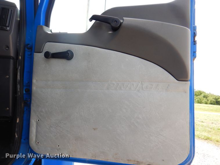 image for item HT9274 2012 Mack CHU613  semi truck