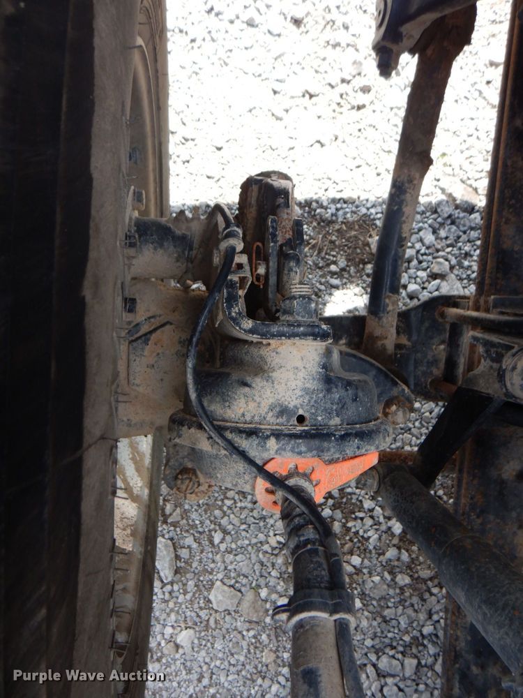 image for item HT9274 2012 Mack CHU613  semi truck