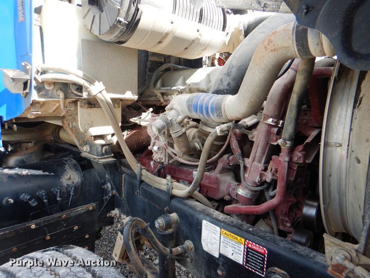 image for item HT9274 2012 Mack CHU613  semi truck