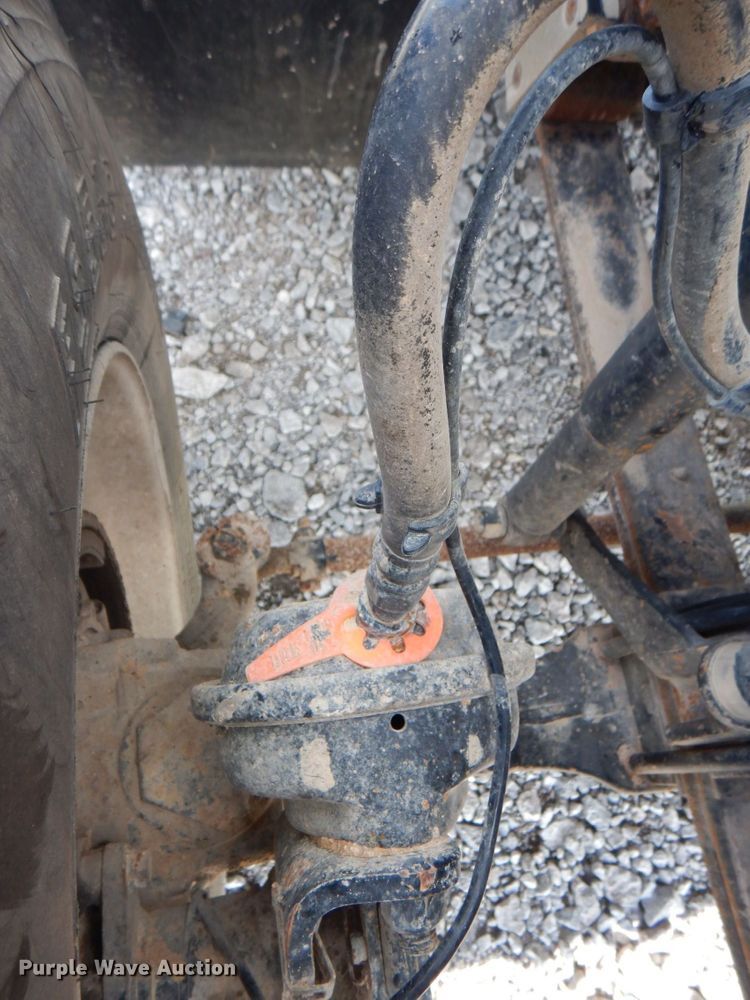 image for item HT9274 2012 Mack CHU613  semi truck