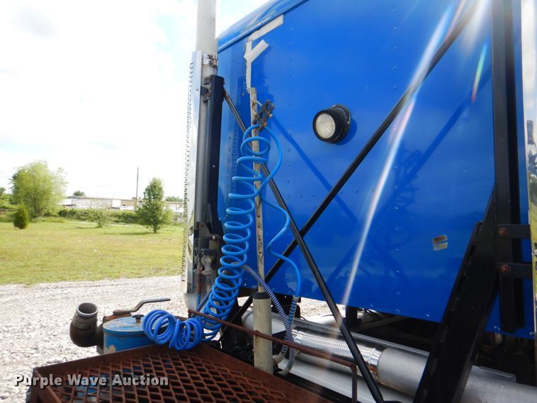 image for item HT9274 2012 Mack CHU613  semi truck