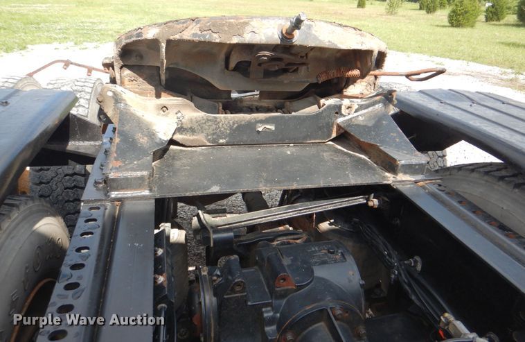 image for item HT9274 2012 Mack CHU613  semi truck