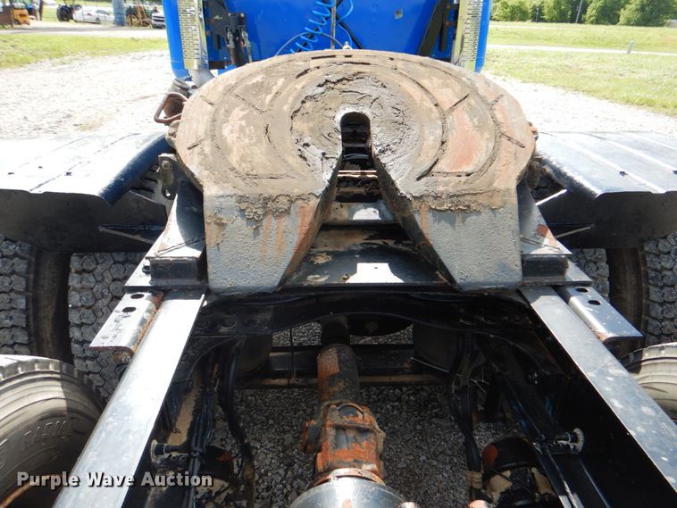 image for item HT9274 2012 Mack CHU613  semi truck